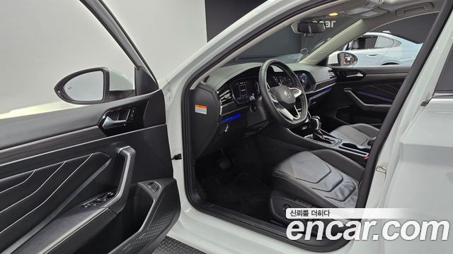 Volkswagen Jetta 2023 — photo 10