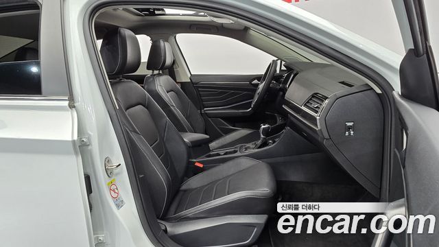 Volkswagen Jetta 2023 — photo 11