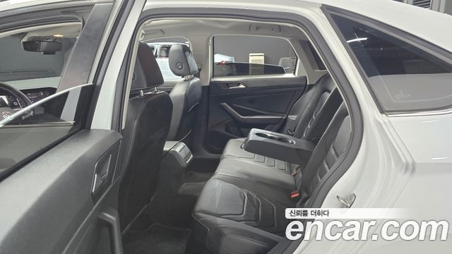 Volkswagen Jetta 2023 — photo 12