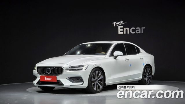 Volvo S60 2023 — photo 1