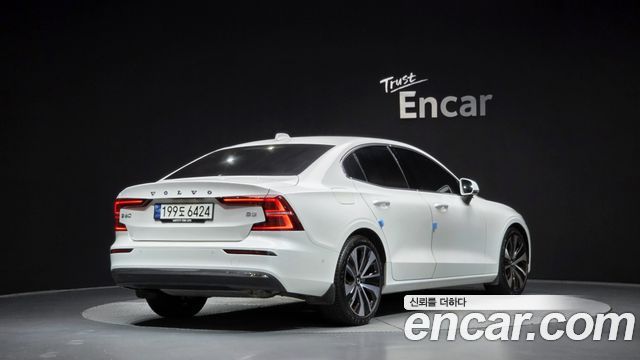 Volvo S60 2023 — photo 2