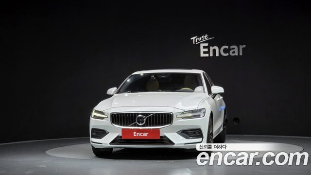 Volvo S60 2023 — photo 3