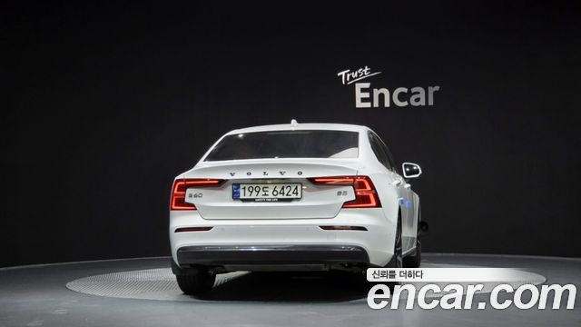 Volvo S60 2023 — photo 4