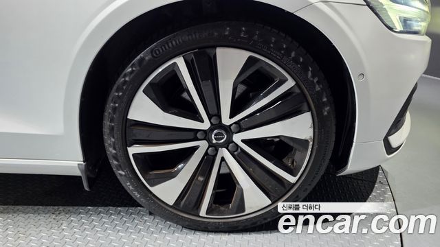 Volvo S60 2023 — photo 5