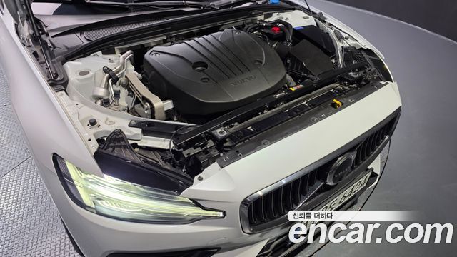 Volvo S60 2023 — photo 6