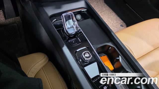 Volvo S60 2023 — photo 9