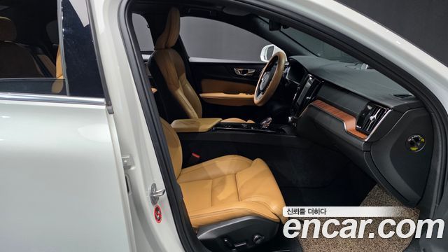 Volvo S60 2023 — photo 11