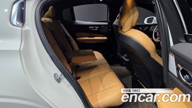 Volvo S60 2023 — photo 12