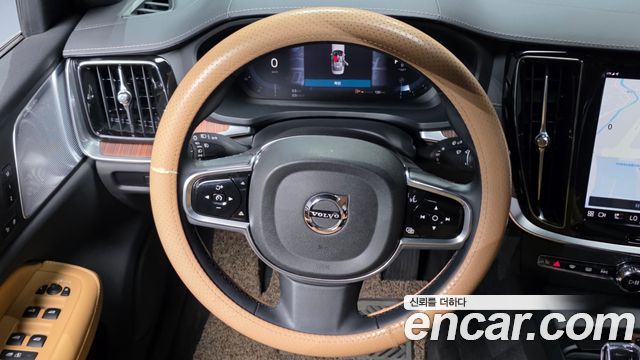 Volvo S60 2023 — photo 13