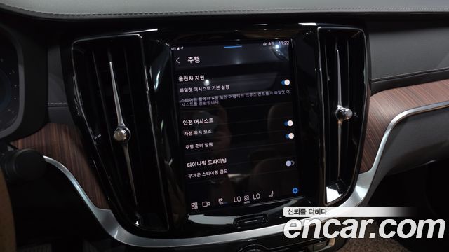 Volvo S60 2023 — photo 16