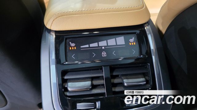 Volvo S60 2023 — photo 19