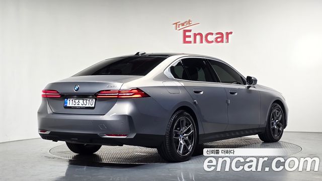 BMW 5-Series 2026 — photo 2