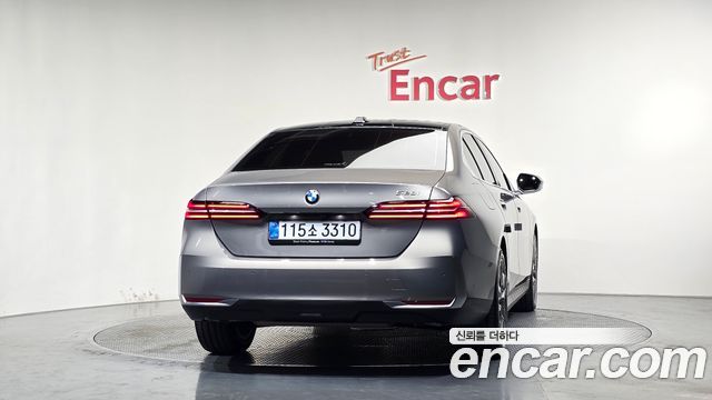 BMW 5-Series 2026 — photo 4