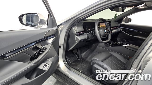 BMW 5-Series 2026 — photo 13