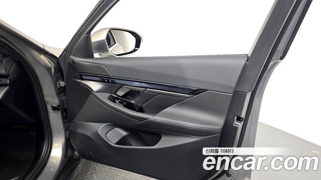 BMW 5-Series 2026 — photo 14