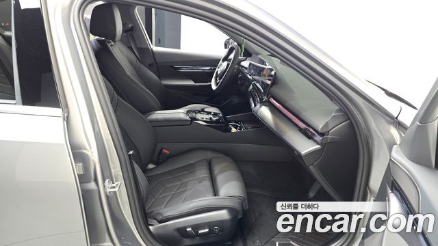 BMW 5-Series 2026 — photo 16