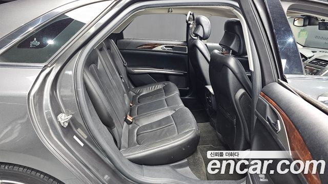 Lincoln MKZ 2016 — photo 11