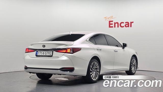 Lexus ES 2026 — photo 2