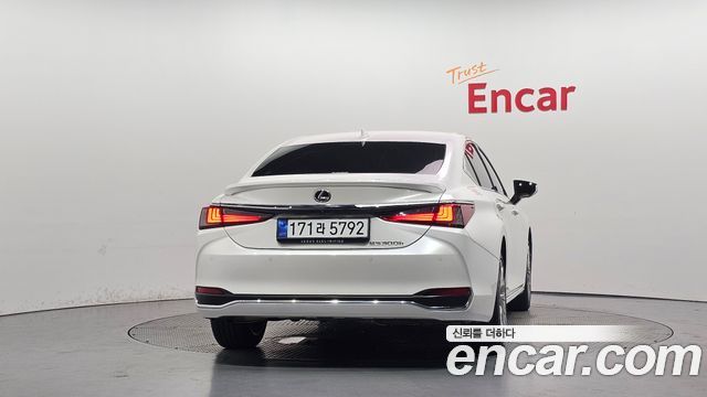 Lexus ES 2026 — photo 4
