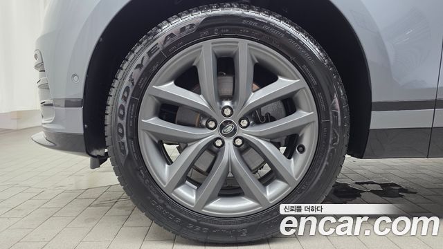 Land Rover Range Rover Velar 2026 — photo 5