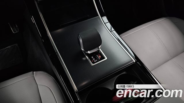 Land Rover Range Rover Velar 2026 — photo 12