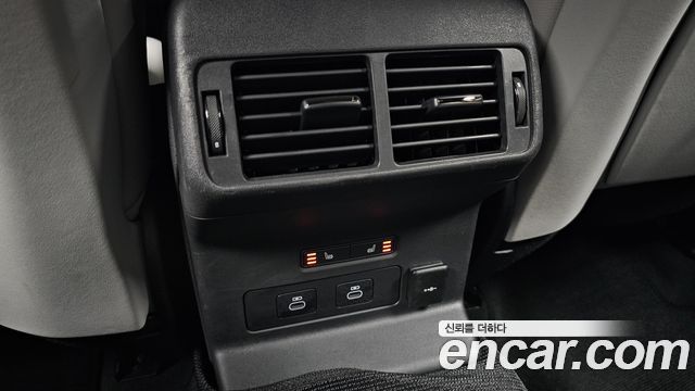 Land Rover Range Rover Velar 2026 — photo 24