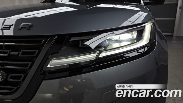 Land Rover Range Rover Velar 2026 — photo 8