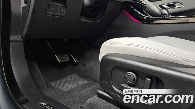 Land Rover Range Rover Velar 2026 — photo 30