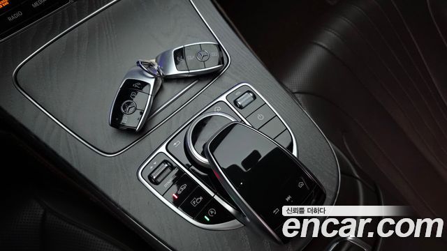 Mercedes-Benz CLS-Class 2020 — photo 24