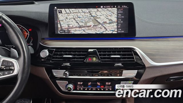 BMW Gran Turismo 2021 — photo 17