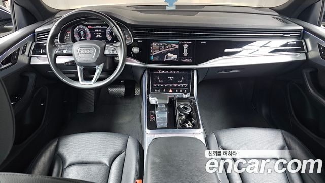 Audi Q8 2020 — photo 10