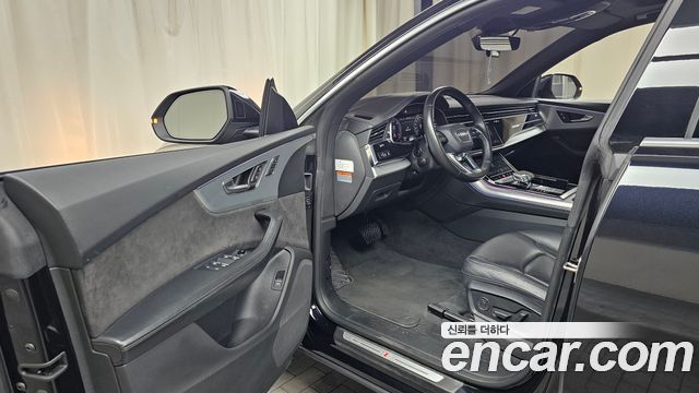 Audi Q8 2020 — photo 13