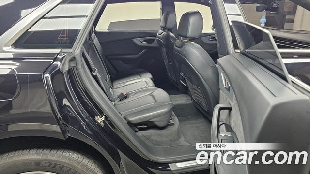 Audi Q8 2020 — photo 17