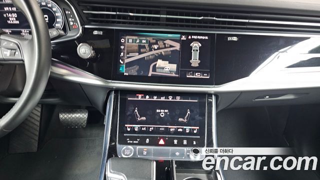 Audi Q8 2020 — photo 18