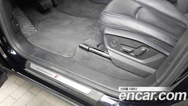 Audi Q8 2020 — photo 22