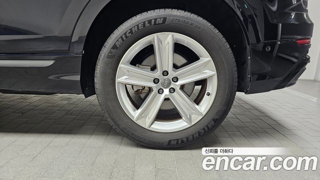 Audi Q8 2020 — photo 7