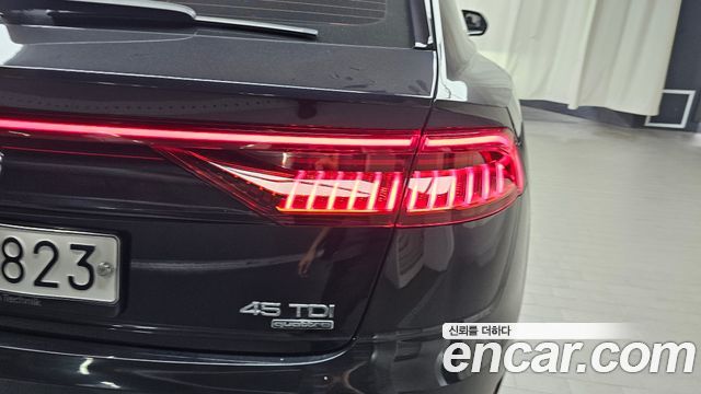 Audi Q8 2020 — photo 9