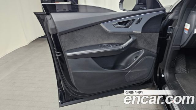 Audi Q8 2020 — photo 14