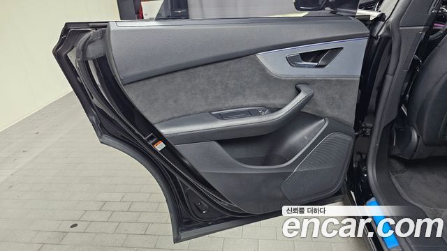 Audi Q8 2020 — photo 15