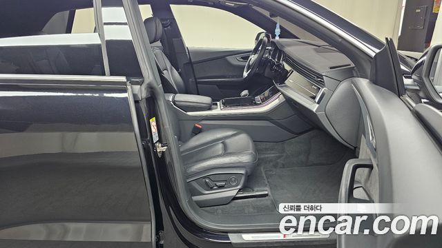 Audi Q8 2020 — photo 16