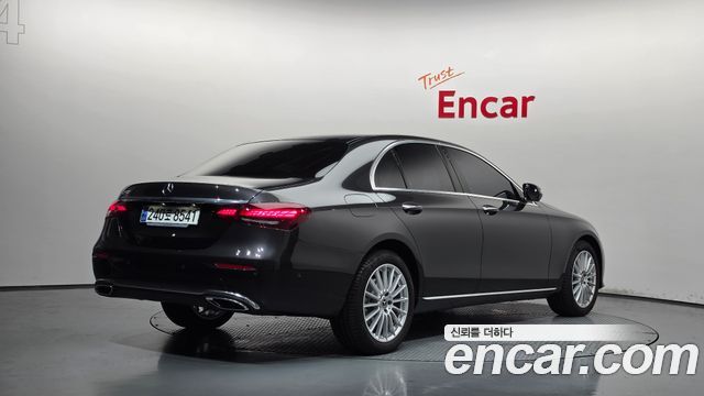 Mercedes-Benz E-Class 2023 — photo 2