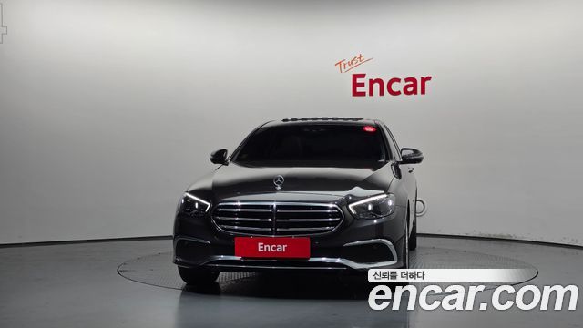 Mercedes-Benz E-Class 2023 — photo 3
