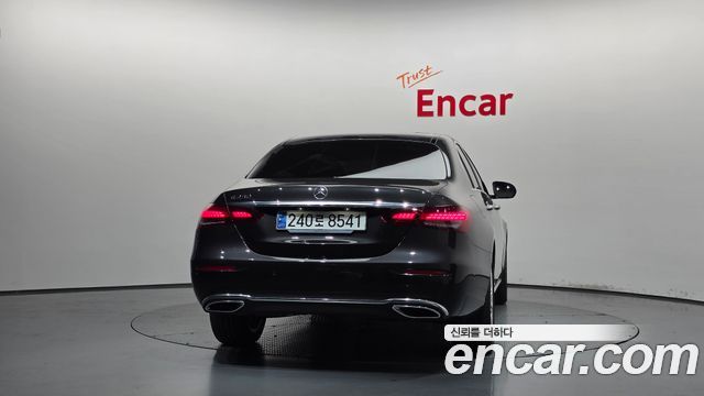 Mercedes-Benz E-Class 2023 — photo 4