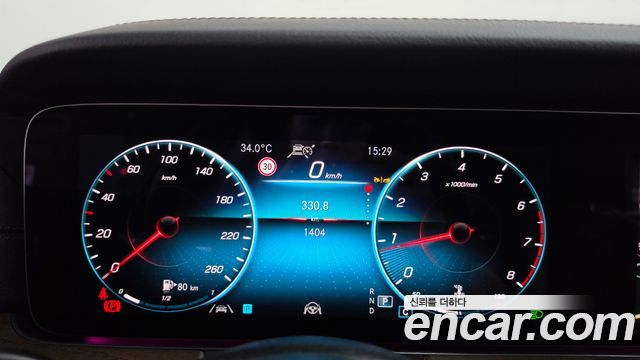 Mercedes-Benz E-Class 2023 — photo 11