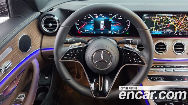 Mercedes-Benz E-Class 2023 — photo 19