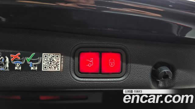 Mercedes-Benz E-Class 2023 — photo 24