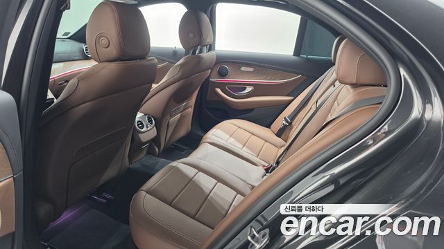 Mercedes-Benz E-Class 2023 — photo 26