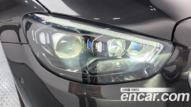 Mercedes-Benz E-Class 2023 — photo 8