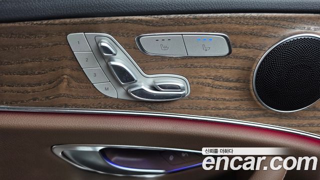 Mercedes-Benz E-Class 2023 — photo 34