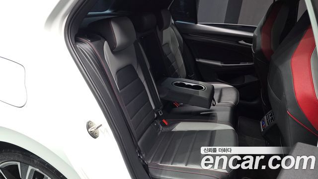 Volkswagen Golf 2024 — photo 17